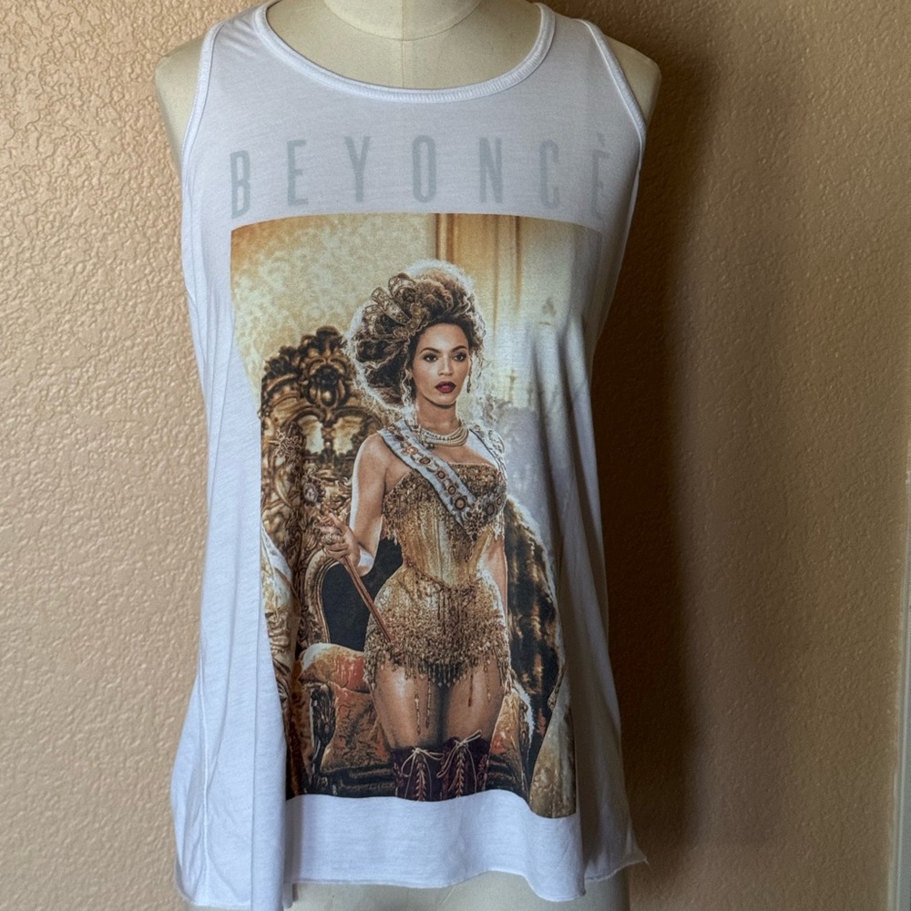 Beyoncé White Graphic Tank Top